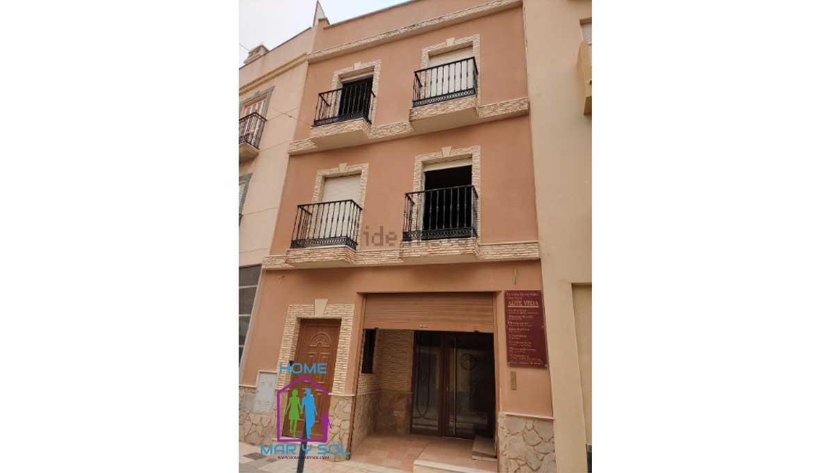 Edificio uso mixto en Vera, Almería